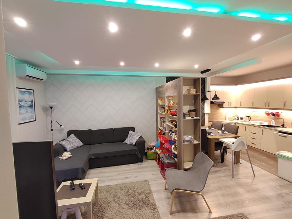 Kitchen or kitchenette, Living room, children