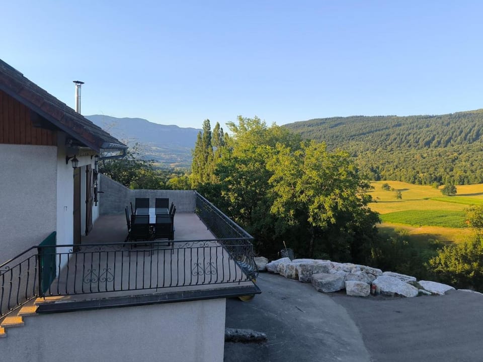 Balcony/Terrace, Mountain view