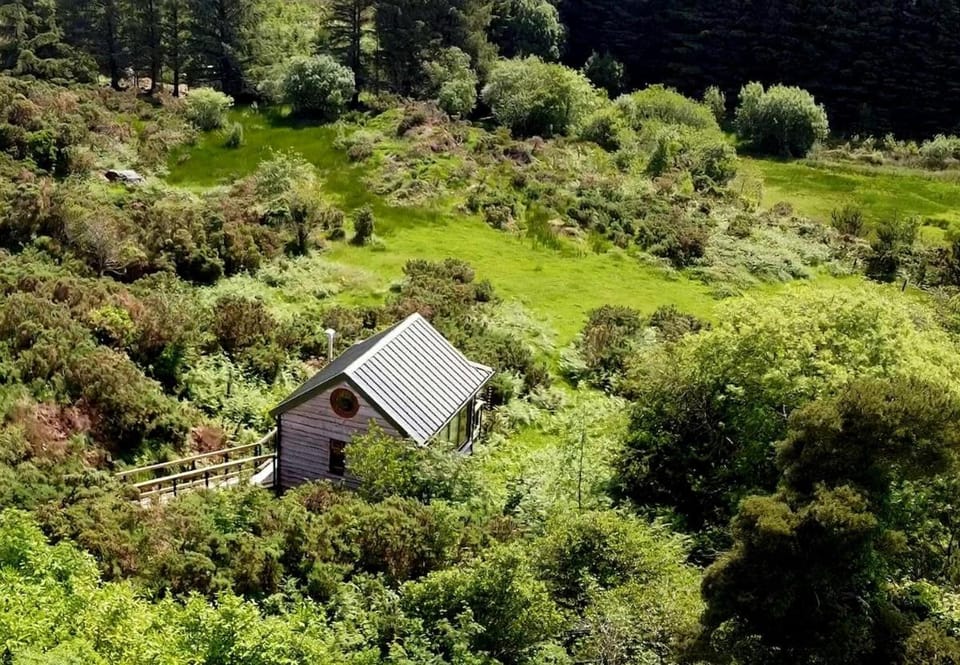 Noah's lookout treehouse, floating nature escape Chalet in County Cork