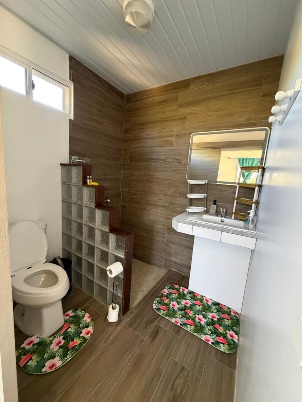 Makeanui Lodge 1 House in French Polynesia