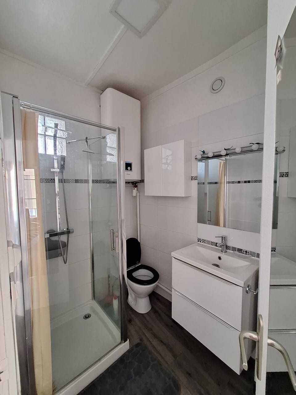 T1bis tout équipé chaleureux au Centre ville Laval Apartment in Laval