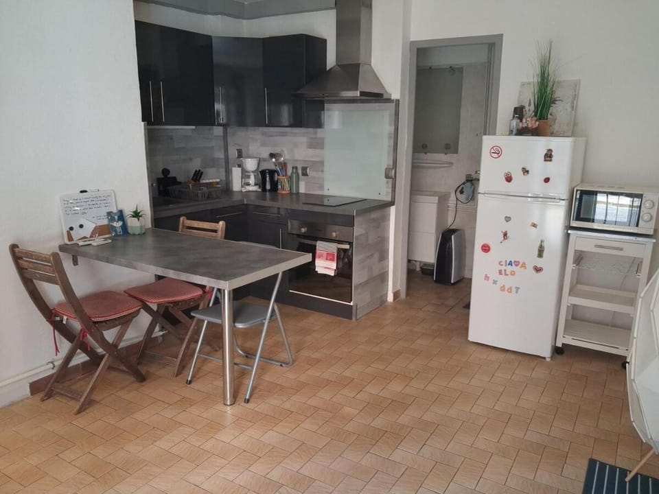 Dining area, kitchen
