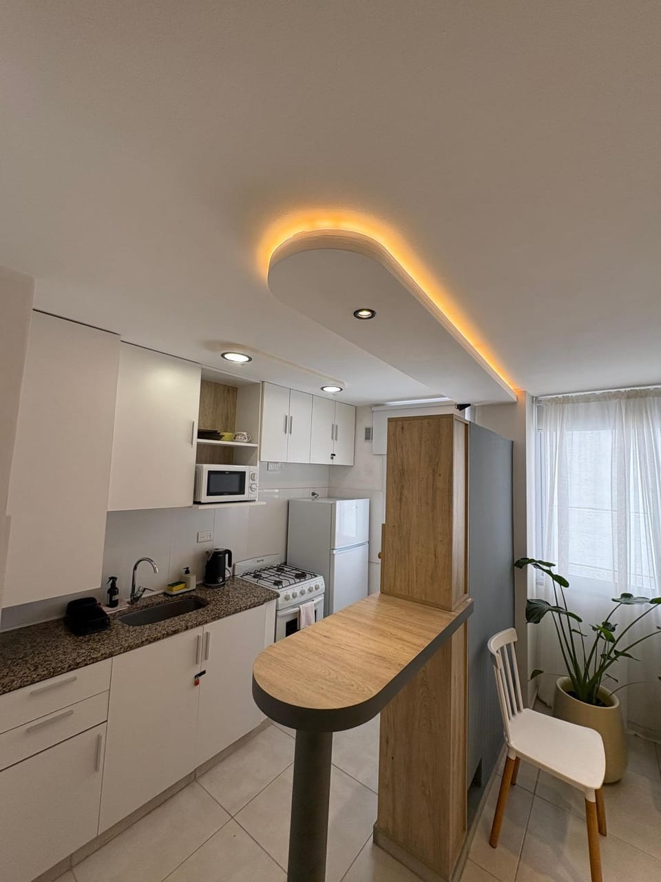 Kitchen or kitchenette, Dining area, oven