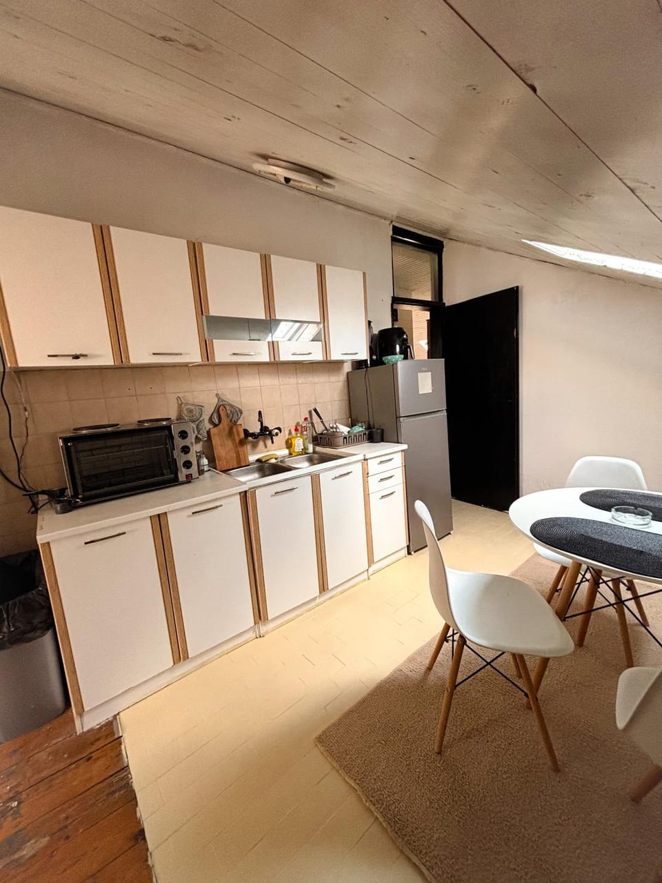 Kitchen or kitchenette, Dining area, oven, stove