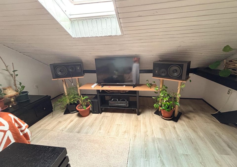 TV and multimedia, Living room, Seating area, Evening entertainment