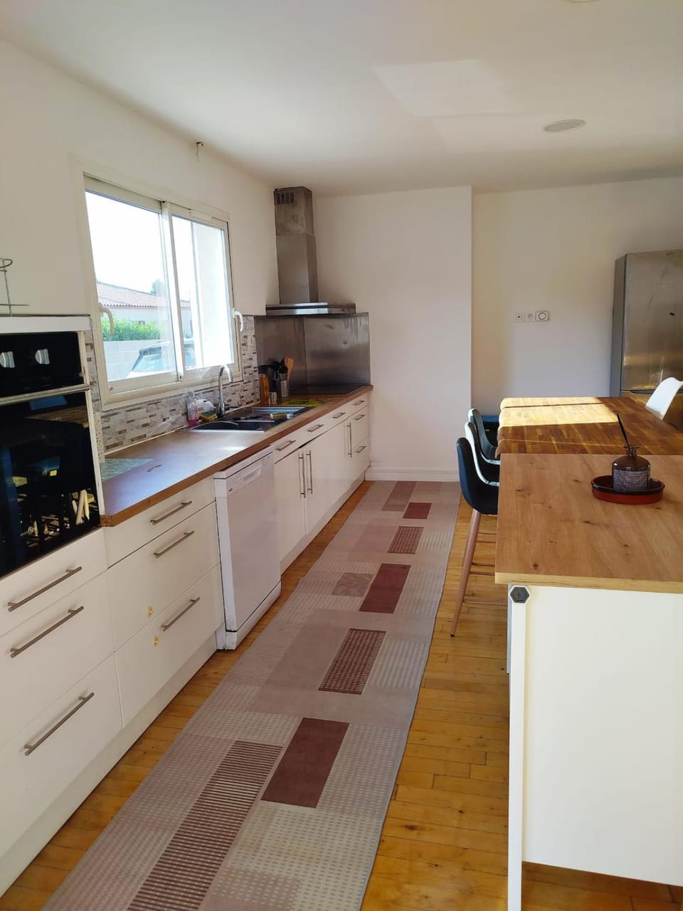Kitchen or kitchenette, dishwasher, oven, pet friendly, stove