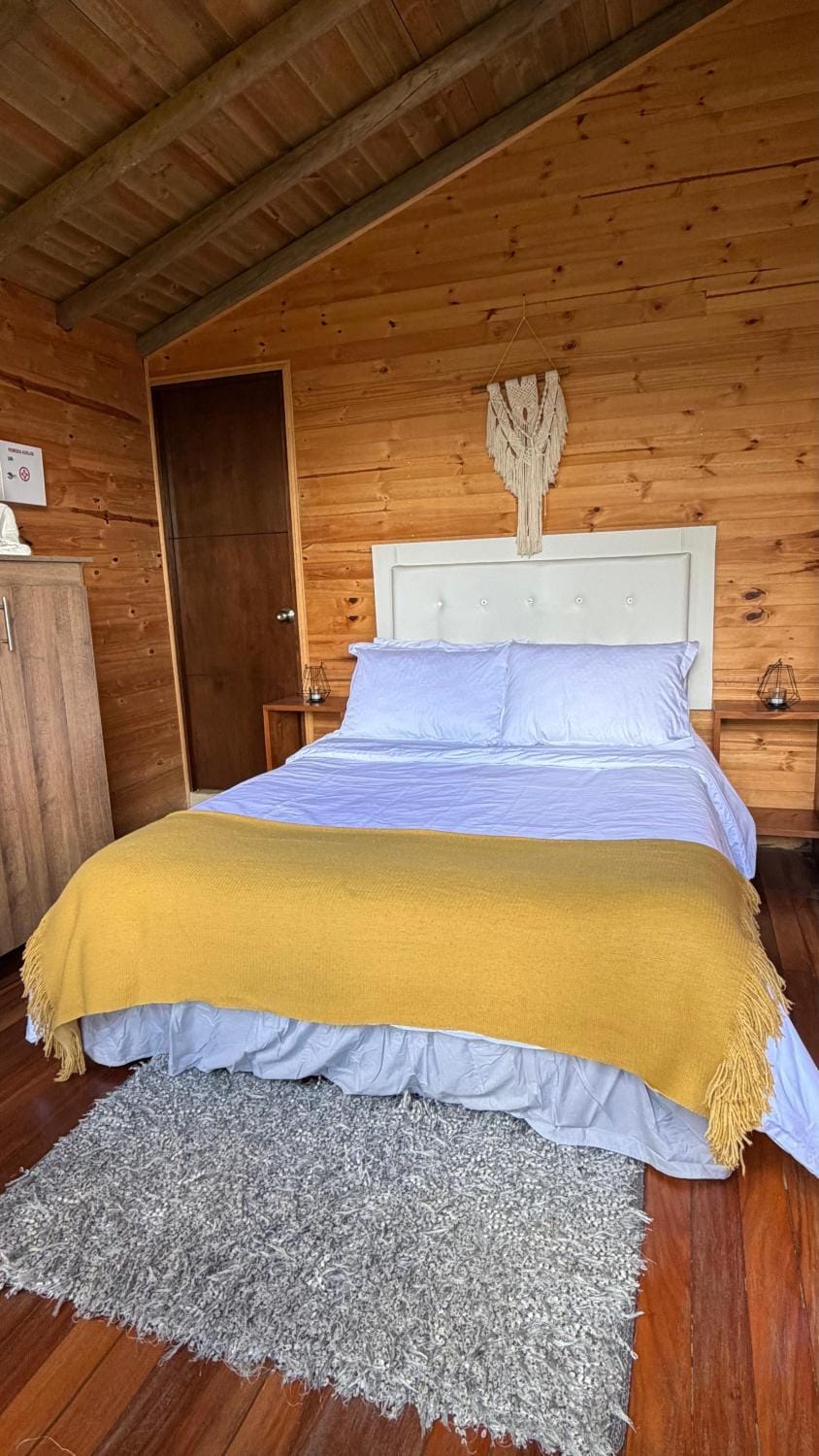 Lunera Lodge cabin in Santa Elena Cabin in Antioquia