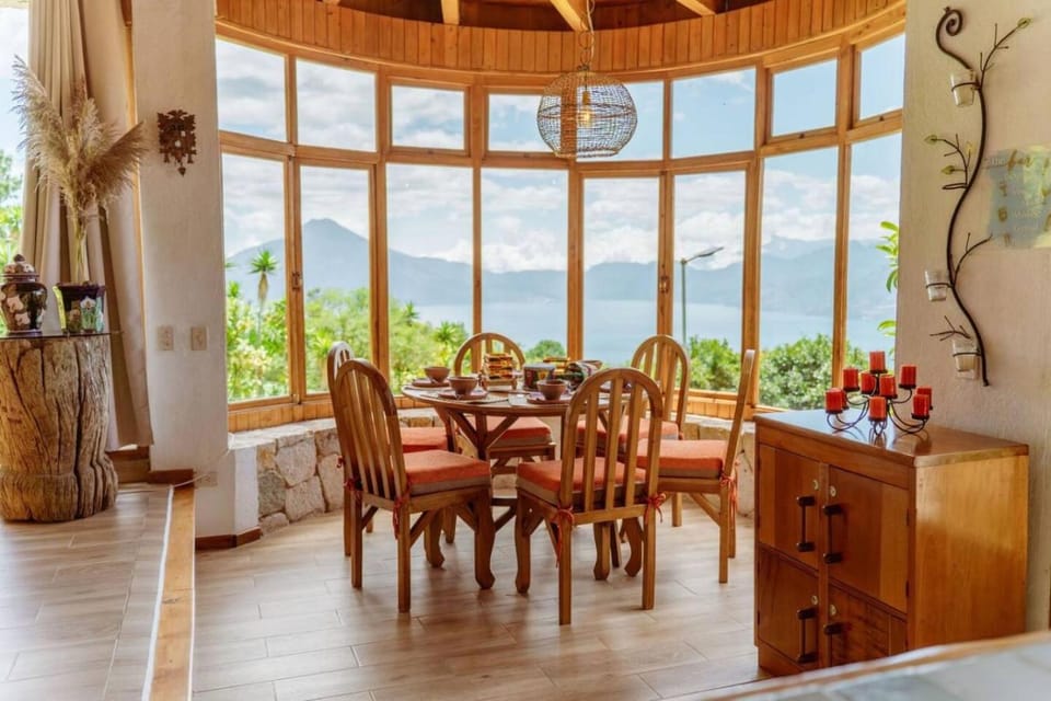 Cabin with Panoramic View of Lago Atitlán and Temazcal Cabin in Sololá Department