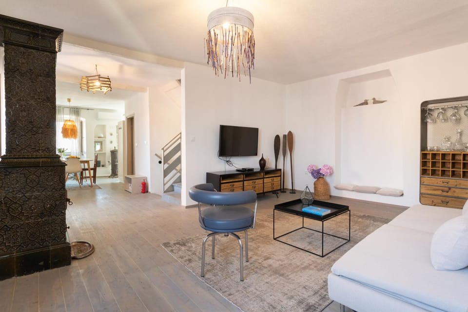 TV and multimedia, Living room, Seating area