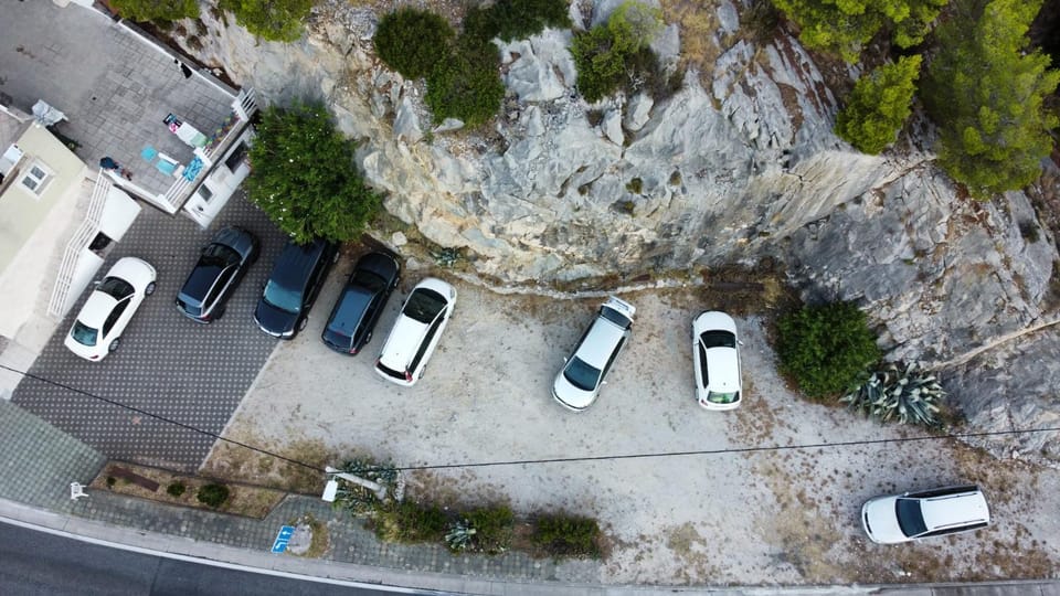 Day, Neighbourhood, Natural landscape, Bird's eye view, Street view, Location, Parking