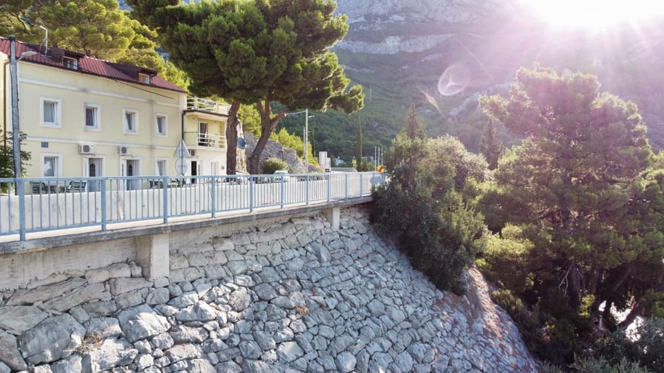 Property building, Nearby landmark, Day, Natural landscape, Mountain view