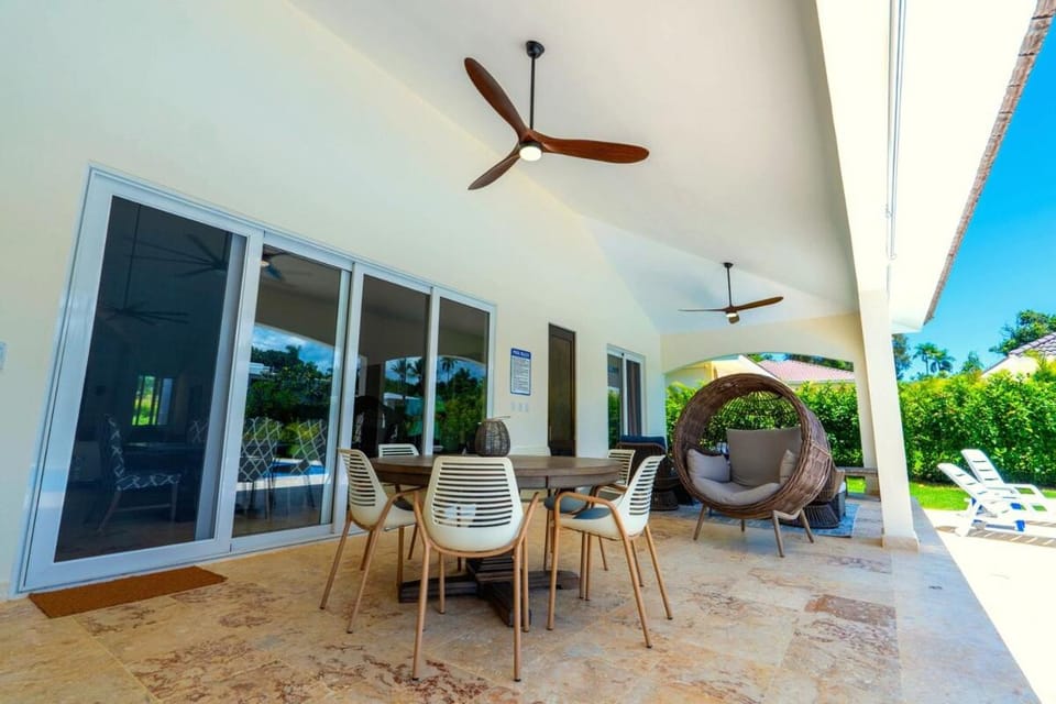 Patio, Living room, Dining area