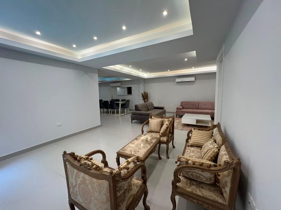 cozy three bedroom apartment with fountain and garden view Apartment in New Cairo City