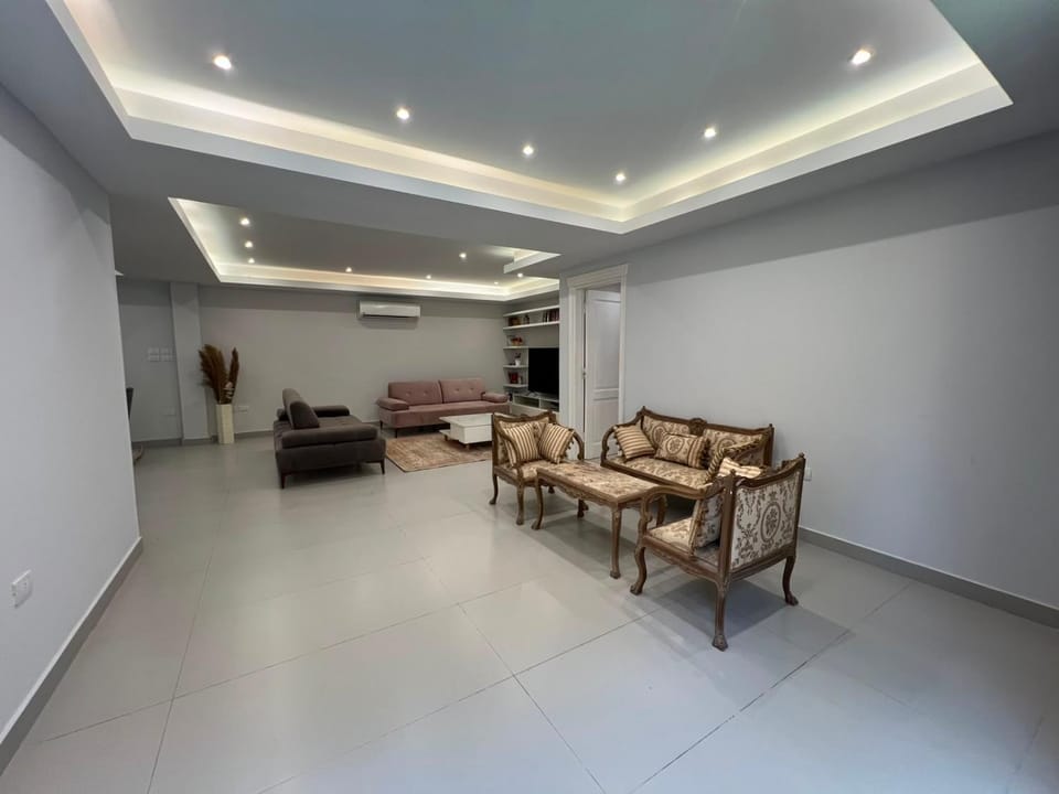 cozy three bedroom apartment with fountain and garden view Apartment in New Cairo City