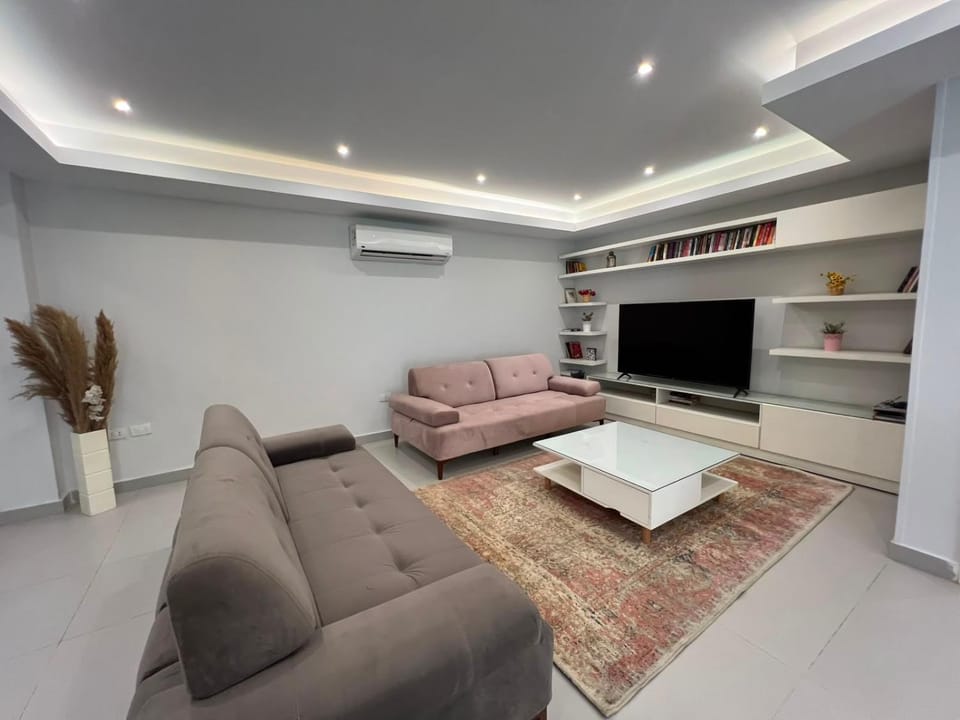 cozy three bedroom apartment with fountain and garden view Apartment in New Cairo City