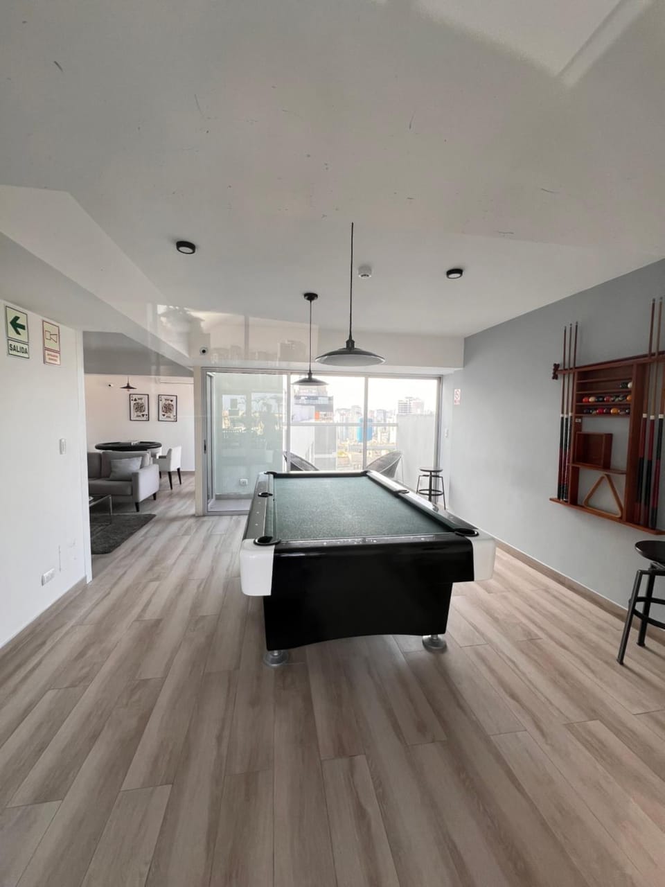 Billiard, Game Room