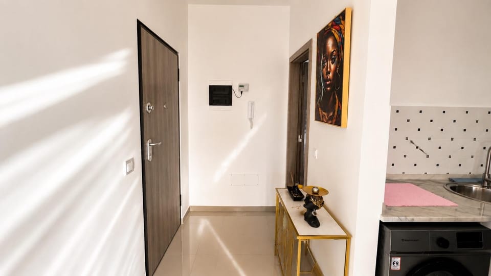Andrade Stays - Urban Elegance View Moutain Apartment in Praia