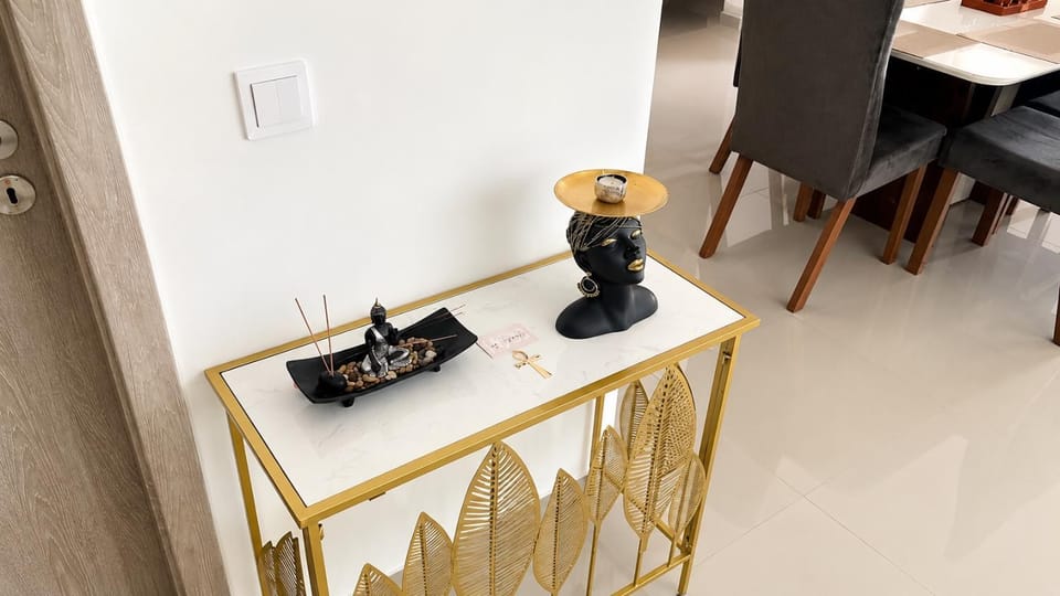 Andrade Stays - Urban Elegance View Moutain Apartment in Praia