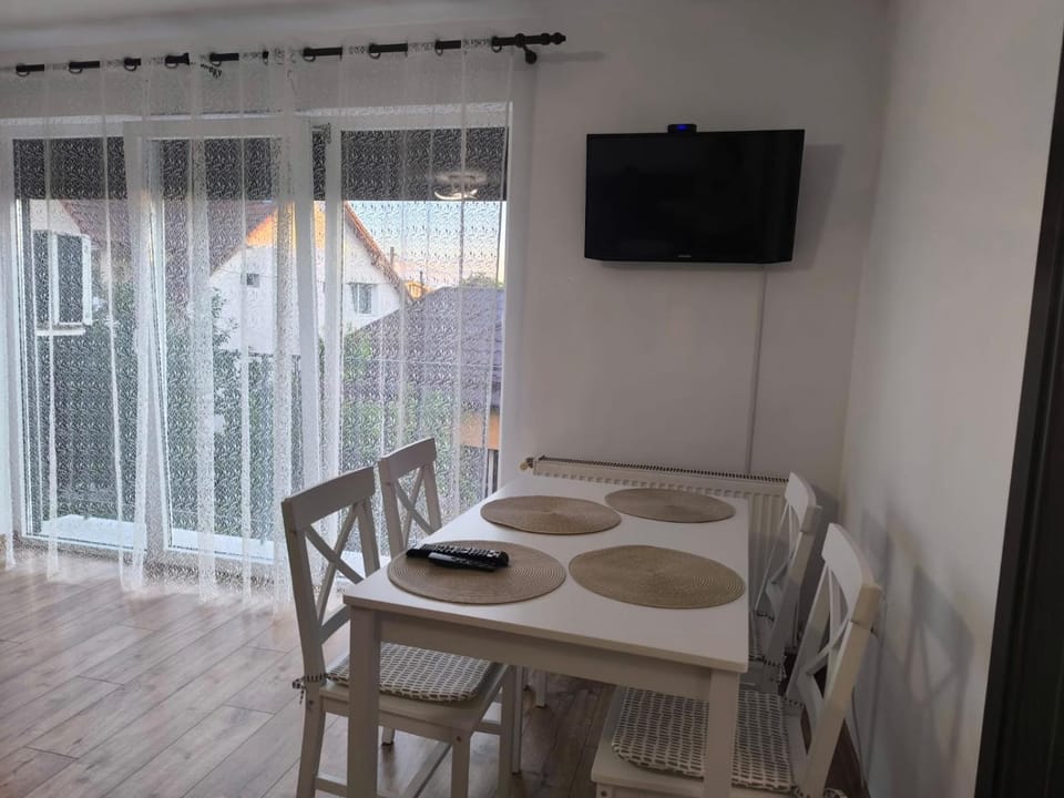 TV and multimedia, Living room, Dining area