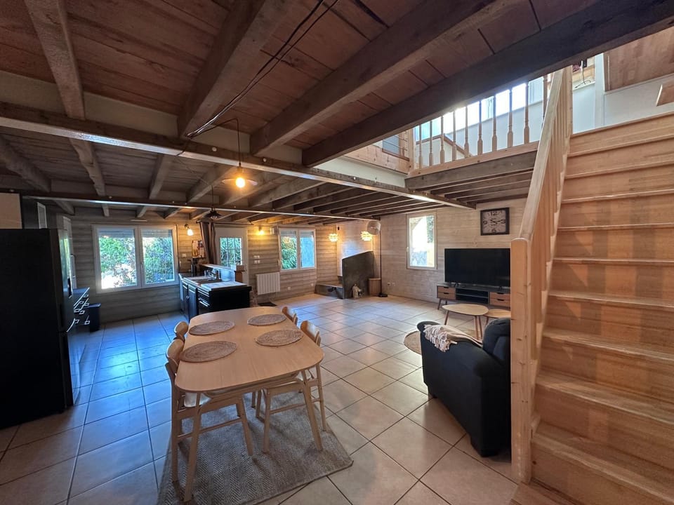 Maison jardin avec Spa House in Auvergne-Rhône-Alpes