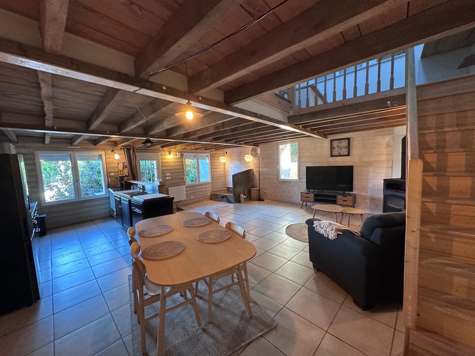 Maison jardin avec Spa House in Auvergne-Rhône-Alpes
