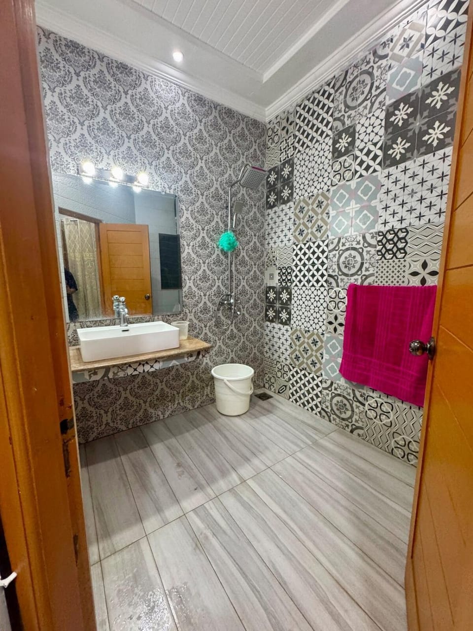 Room Apartment for couples Family lahore House in Lahore