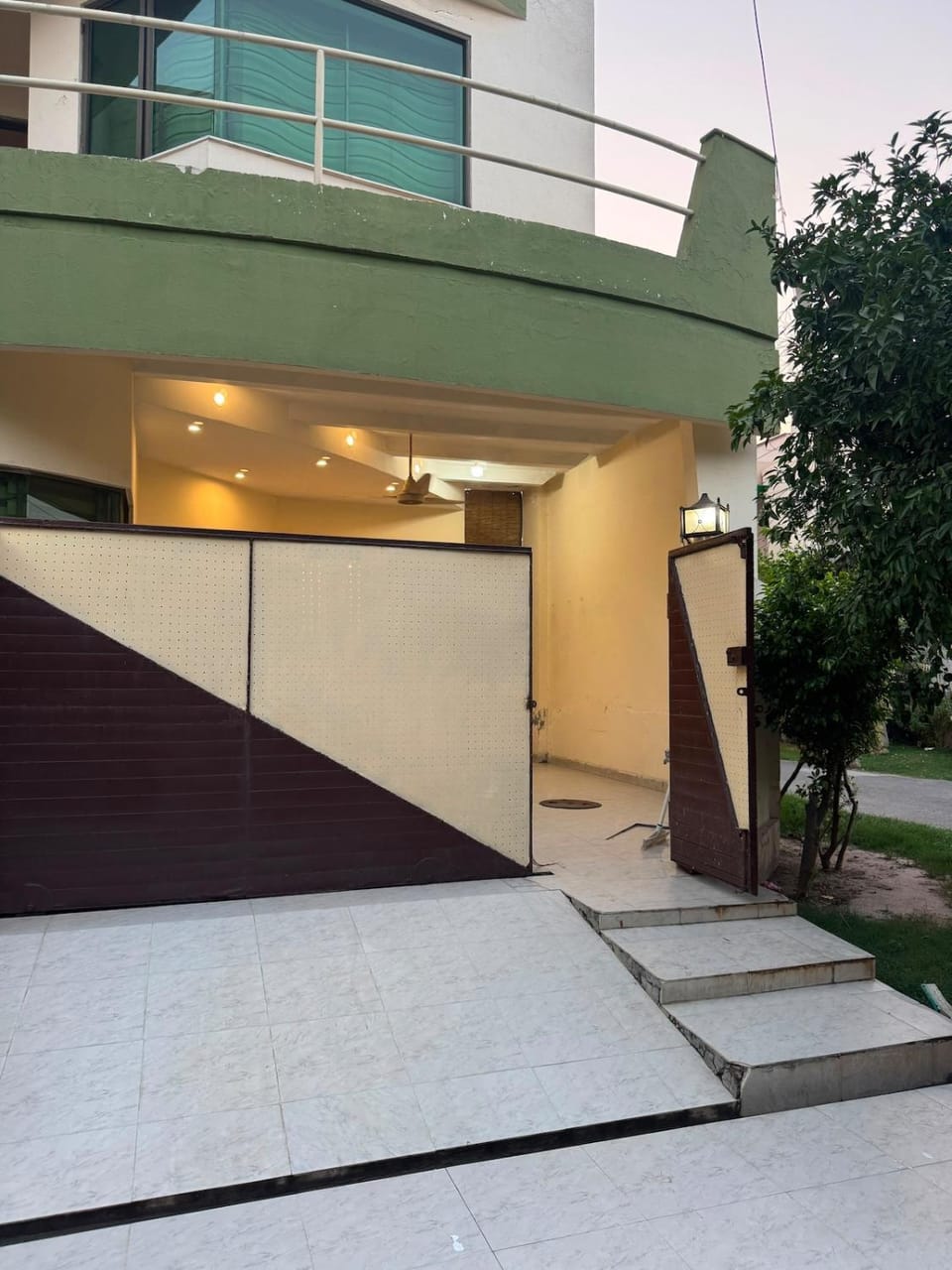 Room Apartment for couples Family lahore House in Lahore