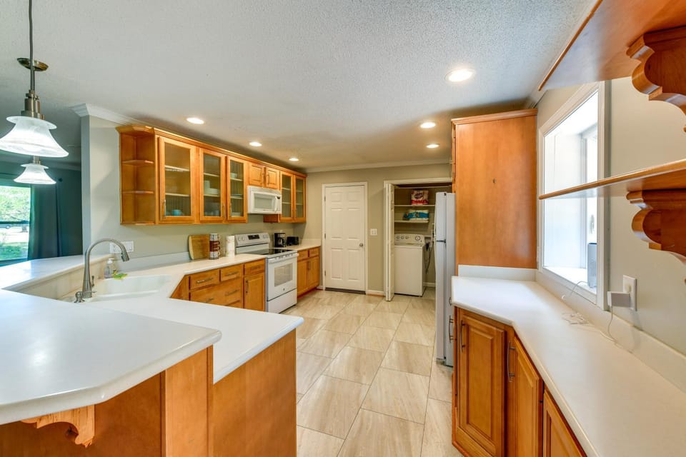 Bring Your Pets! Family-Friendly Cary Home w/ Yard House in Cary
