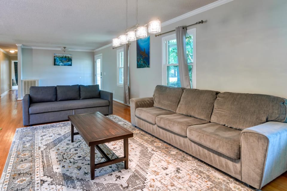Bring Your Pets! Family-Friendly Cary Home w/ Yard House in Cary