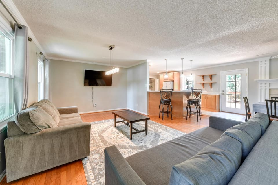 Bring Your Pets! Family-Friendly Cary Home w/ Yard House in Cary