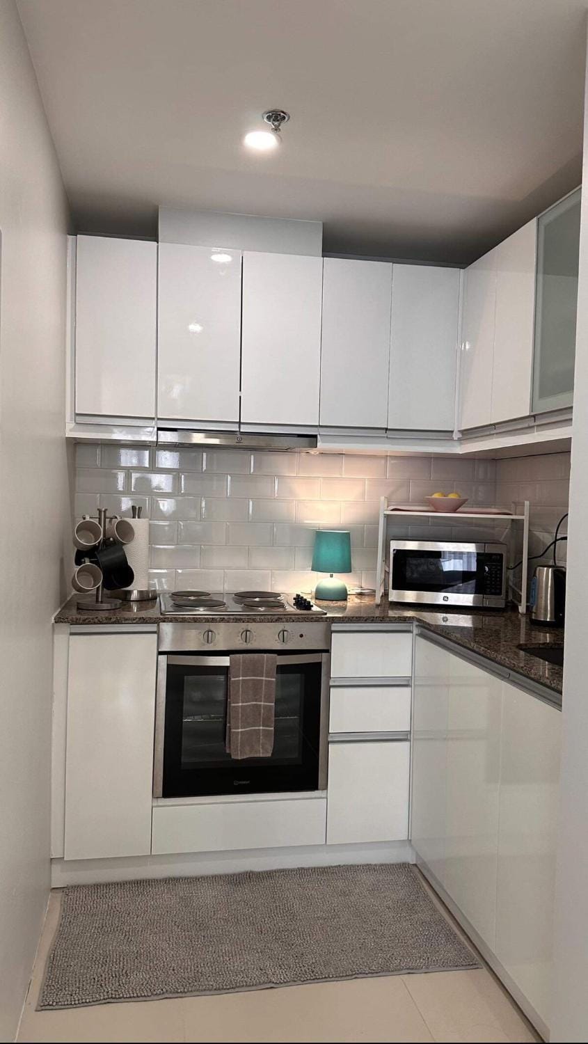 Eastwood QC 2BR Condo Walk to Mall Cafés & Dining Apartment in Pasig