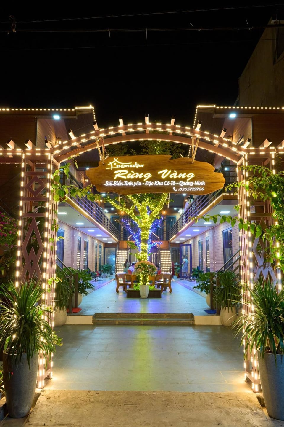Facade/entrance, Night