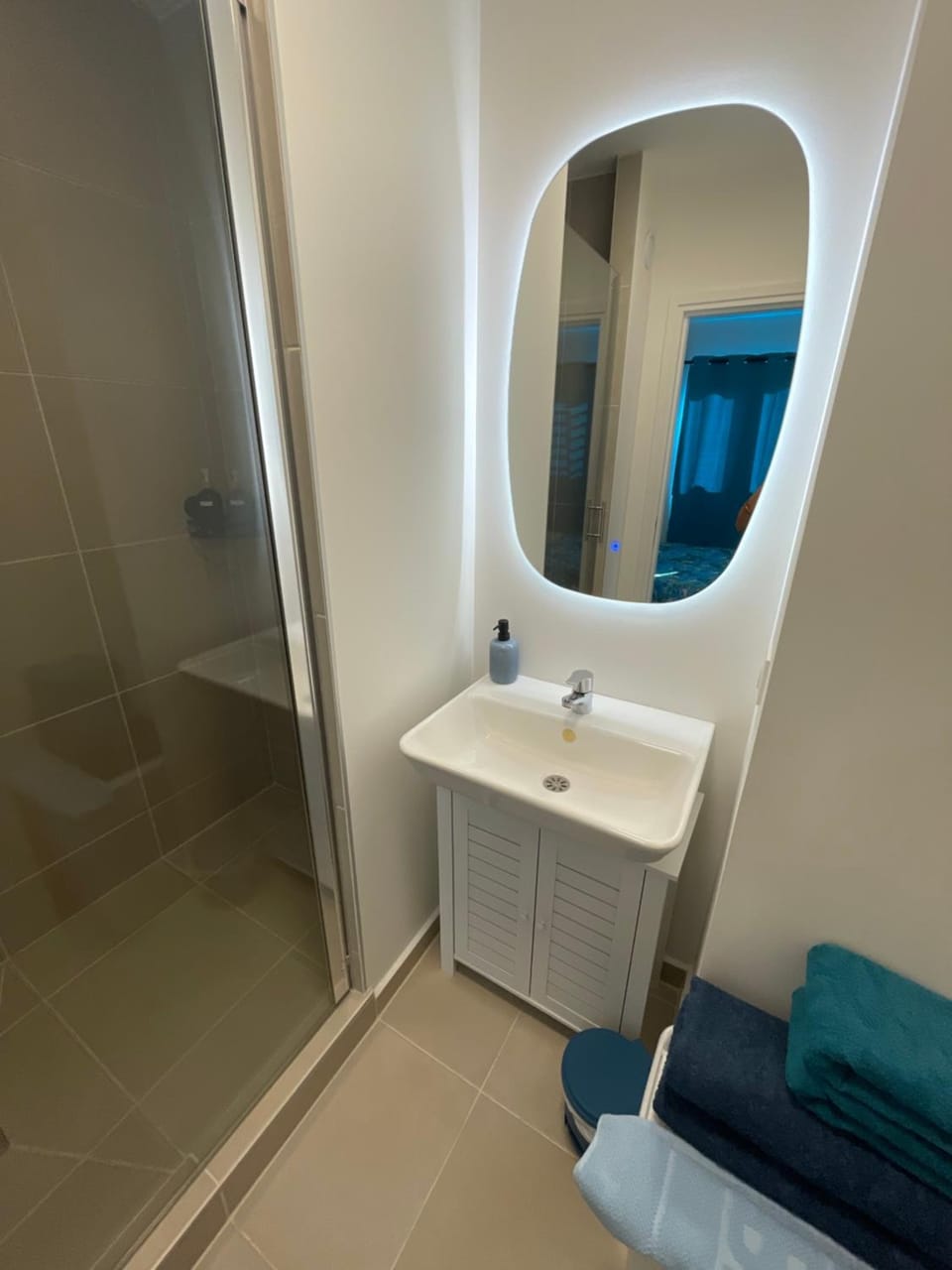 Shower, Bathroom, towels