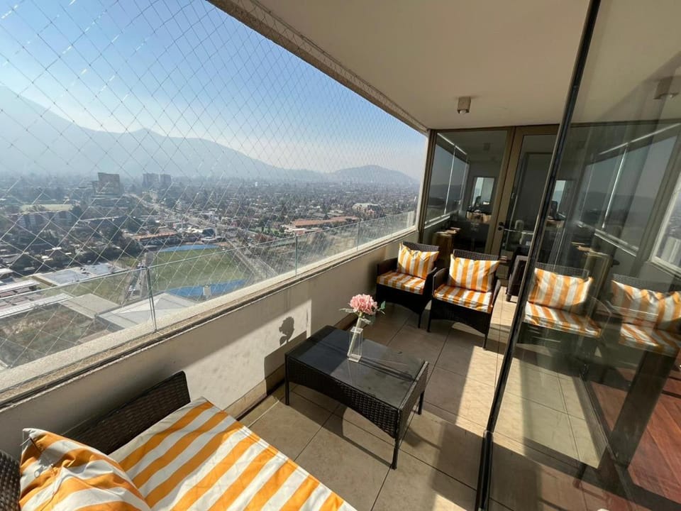 Depto Las Condes-Vitacura a pasos de Parque Arauco Apartment in Las Condes