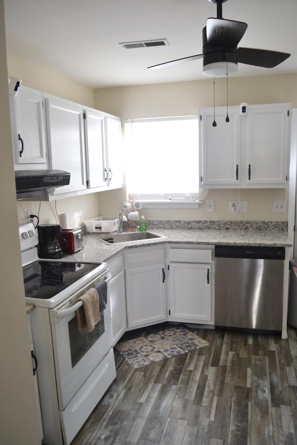 Room A in a Town House Very Close to UVA Hospital Vacation rental in Charlottesville