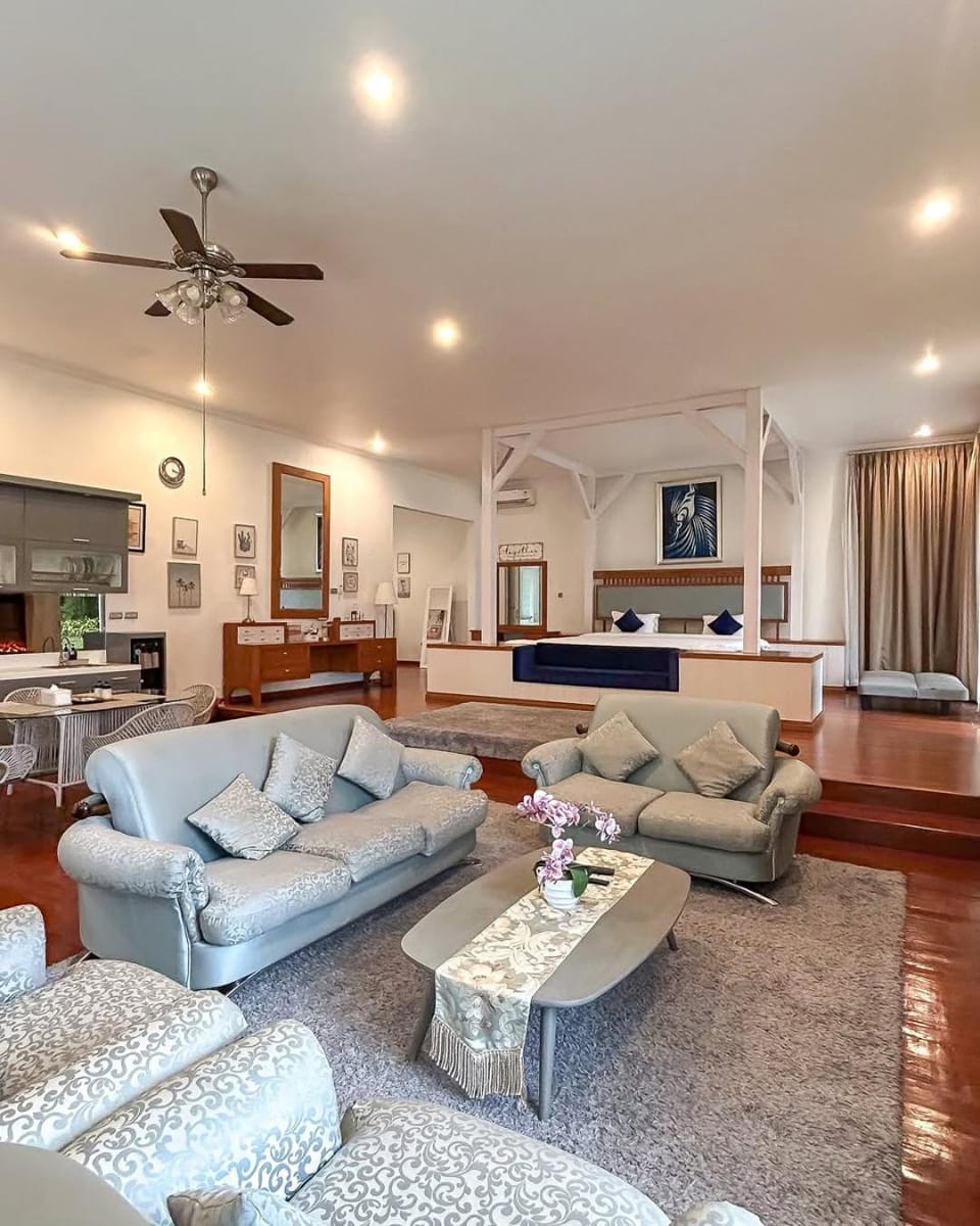 Kitchen or kitchenette, Living room