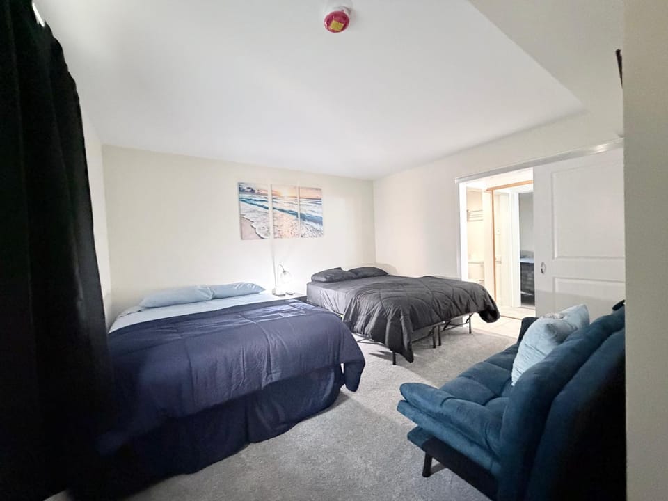 At the Beach Gate Beautiful one bedroom with Pool Apartment in Atlantic City