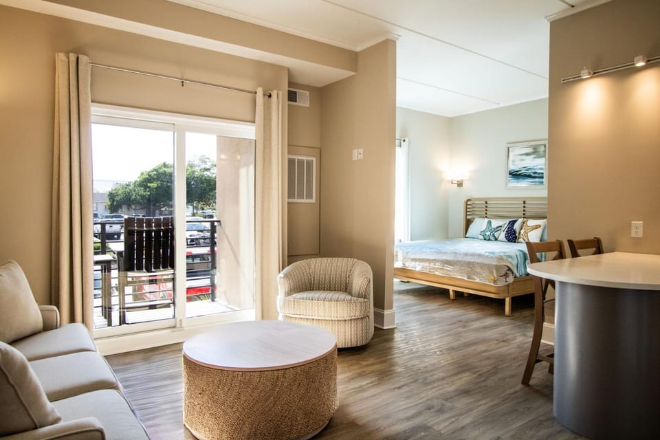 #227 Into the Ballou- Upscale Coastal Studio Apartment hotel in Morehead City