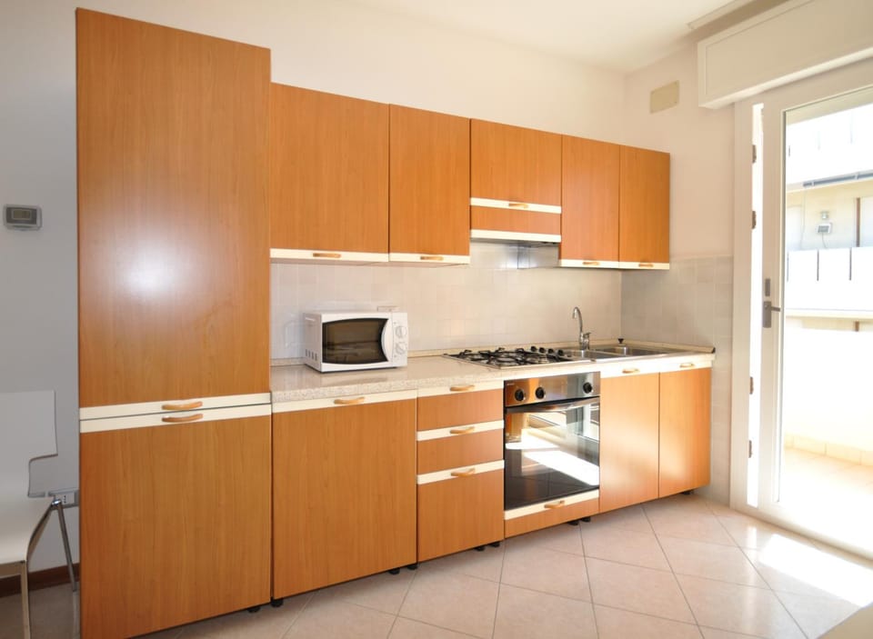Kitchen or kitchenette, Living room, Dining area, minibar, stove