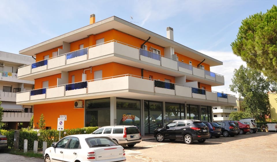 Property building, Facade/entrance, Location, Parking