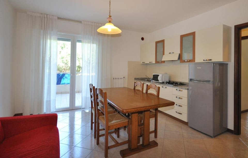 Kitchen or kitchenette, Living room, Dining area, minibar, stove