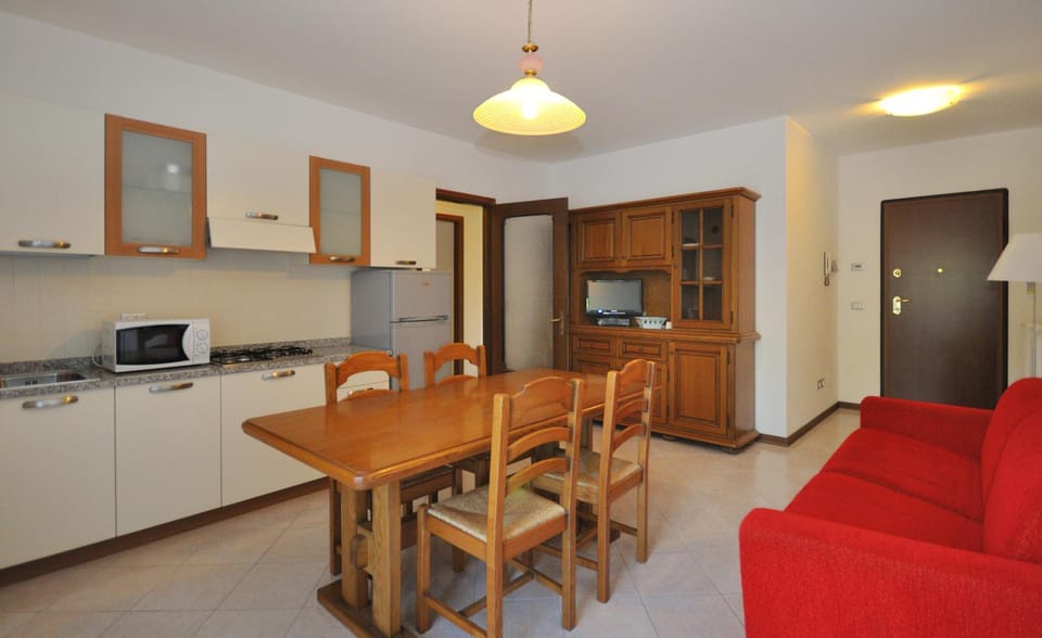 TV and multimedia, Kitchen or kitchenette, Living room, Dining area, minibar, stove
