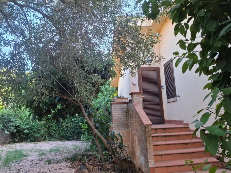Appartamento Trilocale in Resort Pomaia con 2 camere, Piscine e Giardino Privato recintato Apartment in Tuscany