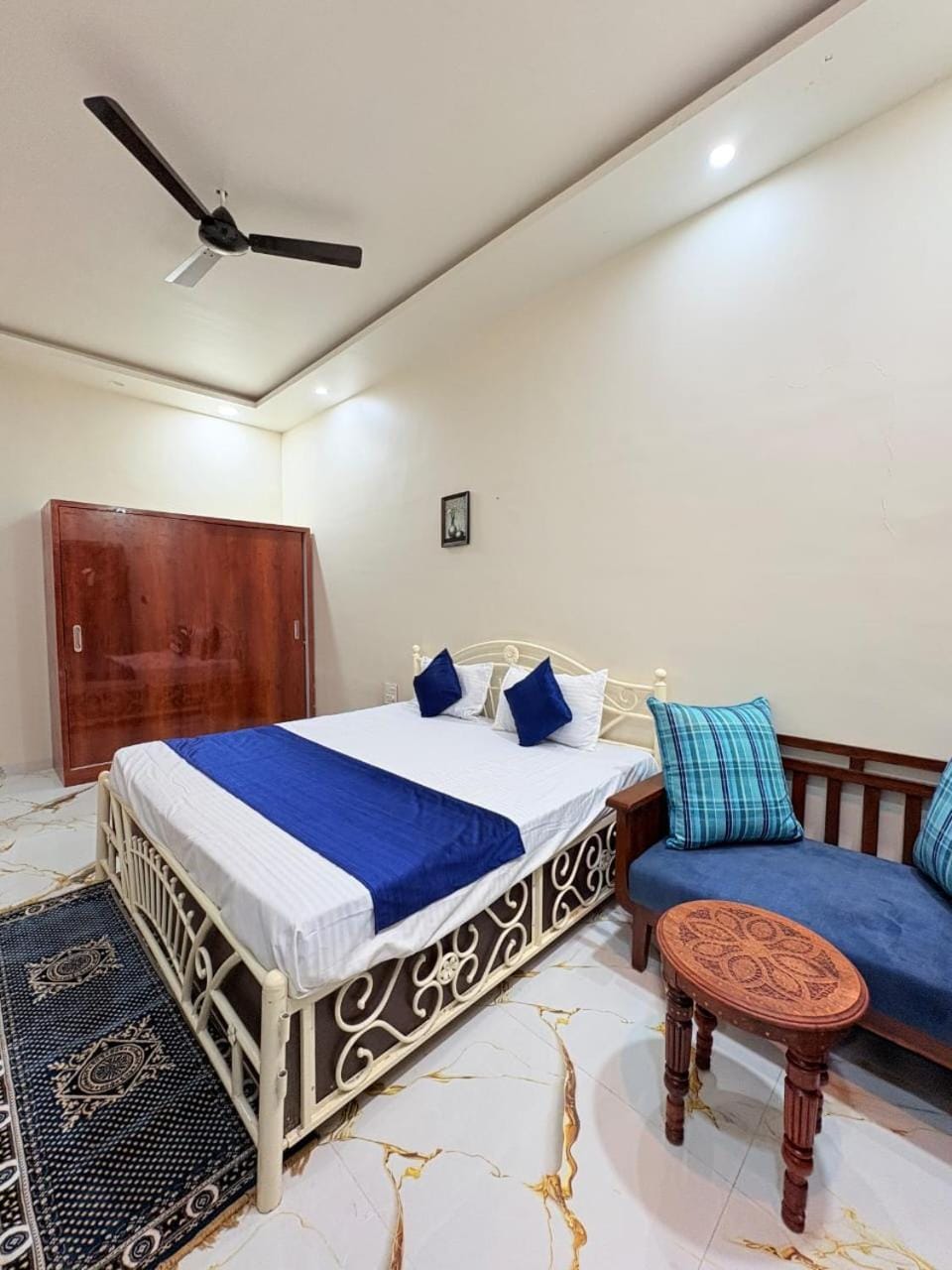 TV and multimedia, Balcony/Terrace, Seating area, Bedroom, Mountain view, wardrobe, air conditioner