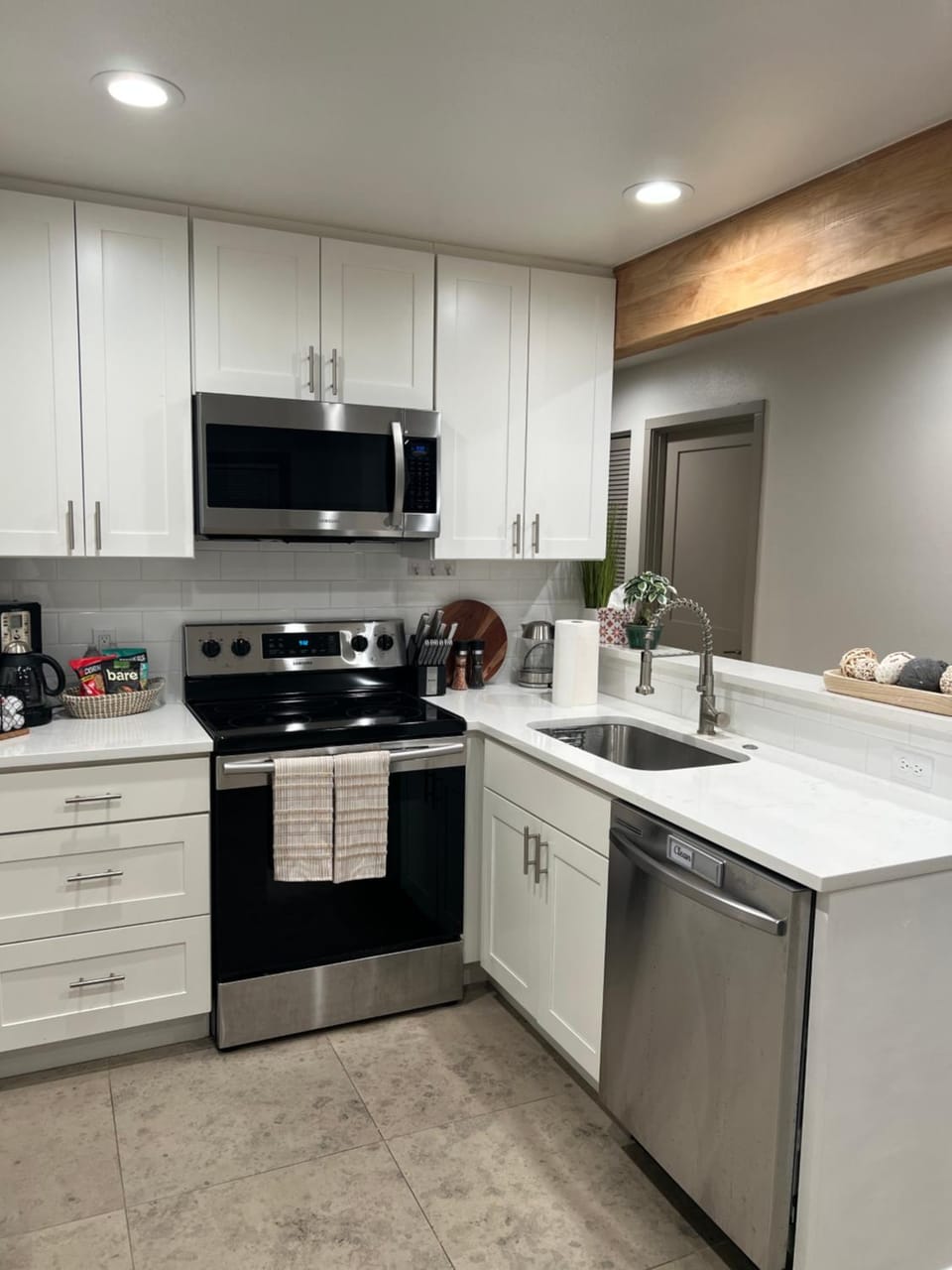 Driftwood Alki Beach House Apartment in Seattle