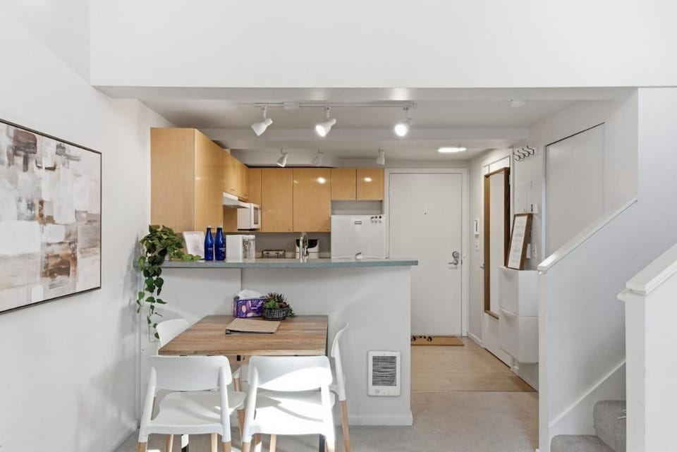 Downtown Seattle Loft with Rooftop & Skyline Views Apartment in Belltown