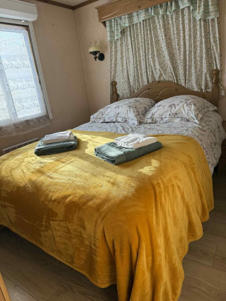 Mobilhome du Domaine La campagne en ville House in Nouvelle-Aquitaine