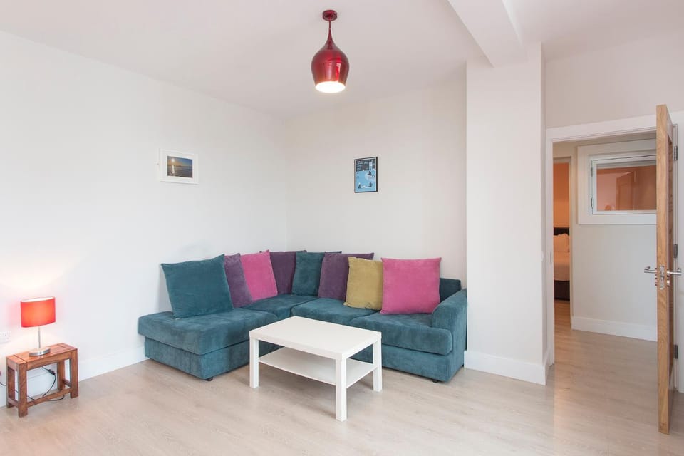 TV and multimedia, Seating area