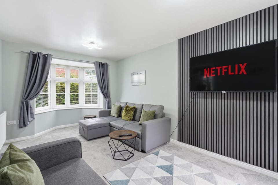 Communal lounge/ TV room, TV and multimedia, Living room, Evening entertainment