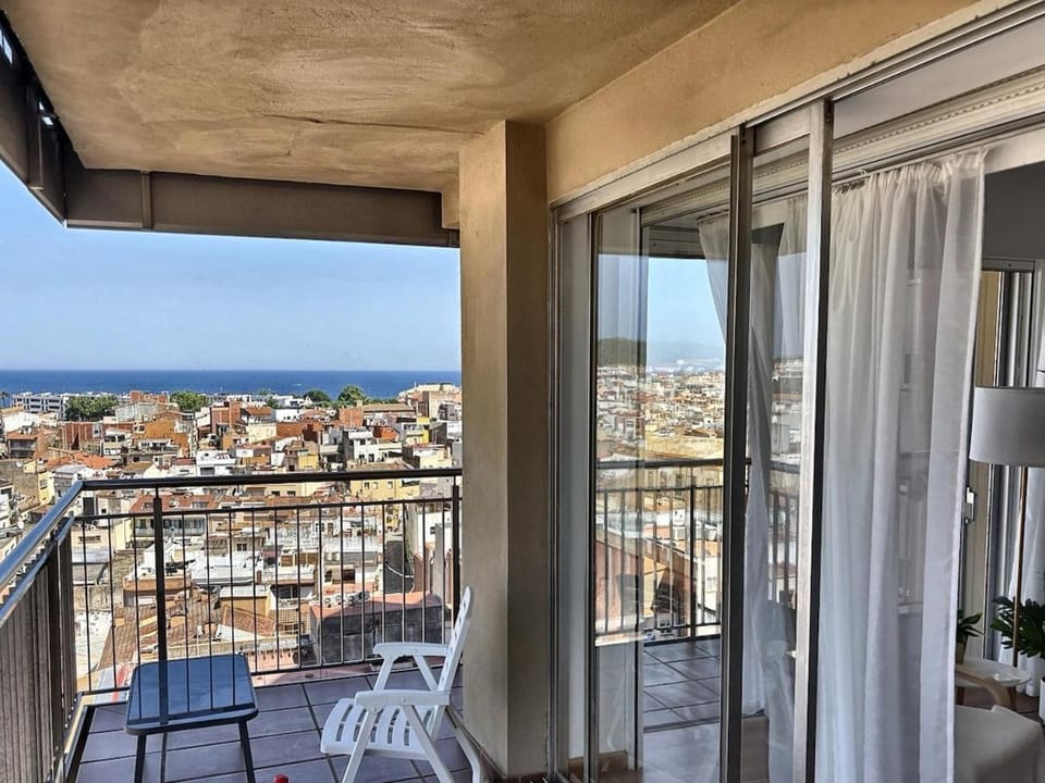 Panoramic sea views, 11th floor Apartment in Palamós